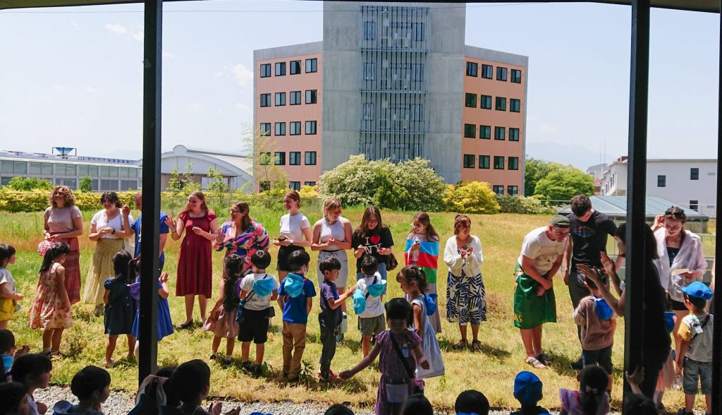 Yamanashi Gakuin Kindergarten children interact with iCLA international students.