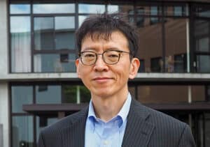 iCLA's Global Business and Economics professor Dr. Ming Liu who specializes in Finance. 