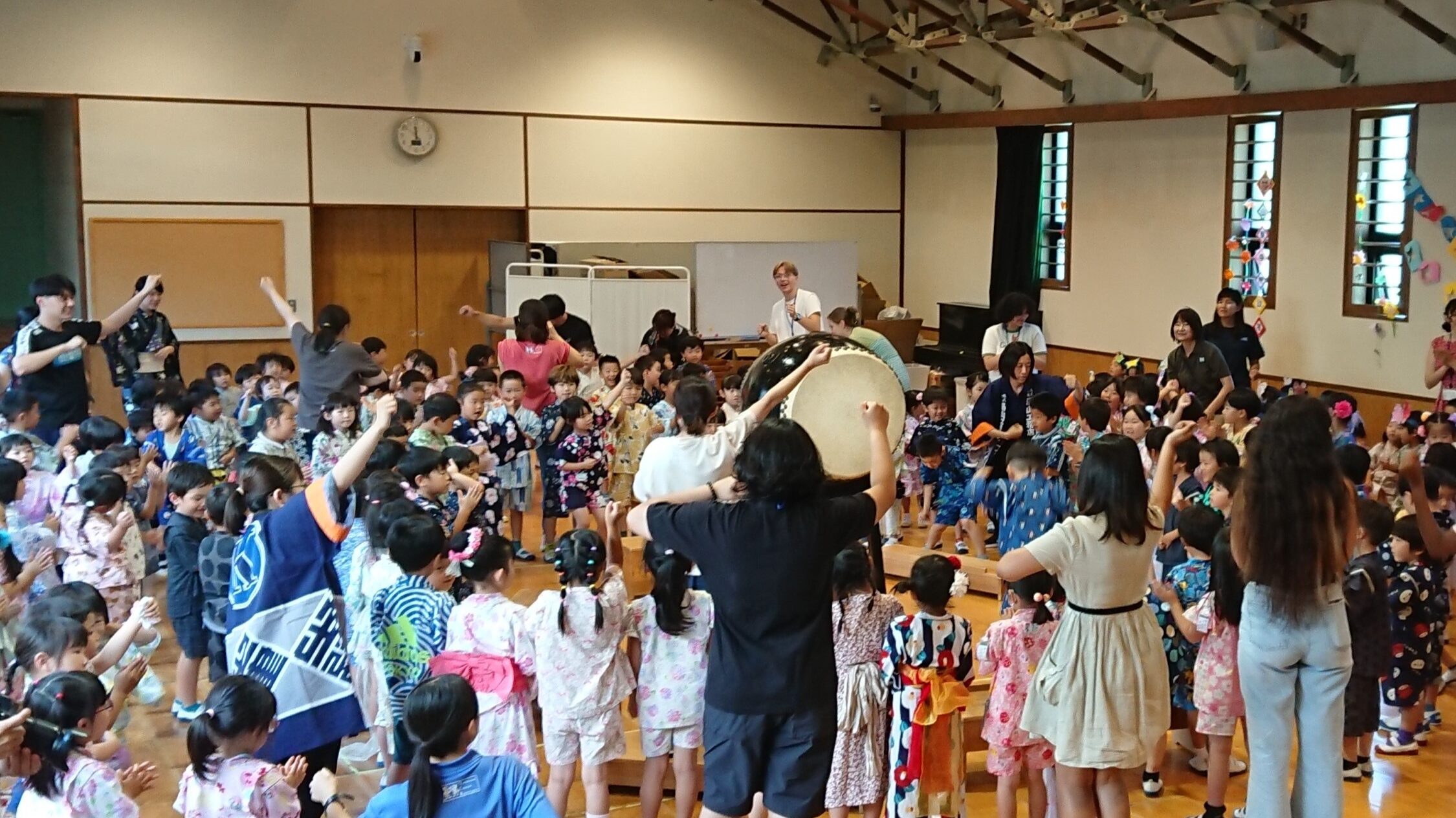 iCLA students dancing together with Yamanashi Gakuin Kindergarten children for the Tanabata Festival.