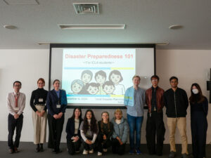 iCLA students and staff take a group photo with Kofu City Hall staff. 